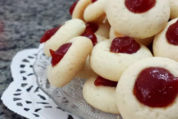 Biscoito de goma com goiabada delicioso