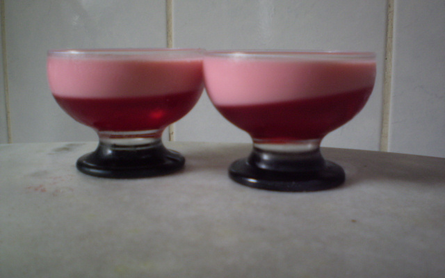 Gelatina com creme rosado