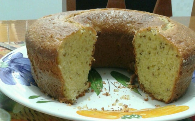 Bolo de fubá com erva doce