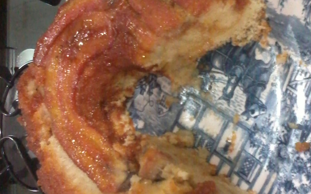 Bolo de banana caramelada