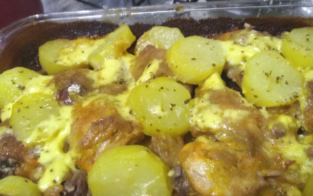 Frango assado com creme de cebola e maionese