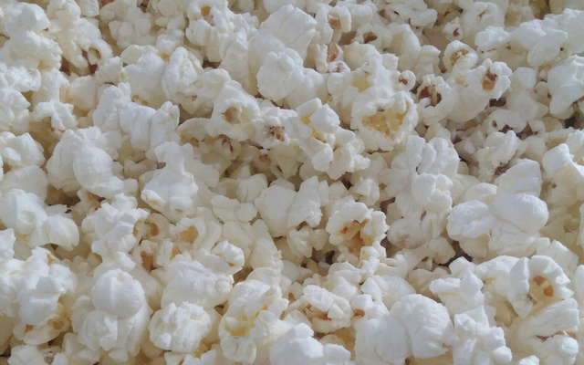 Pipoca de micro-ondas com milho comum