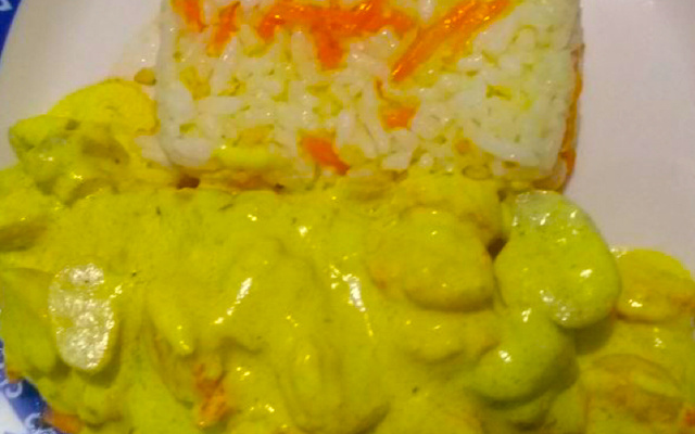 Salmão grelhado ao molho de camarões na mostarda