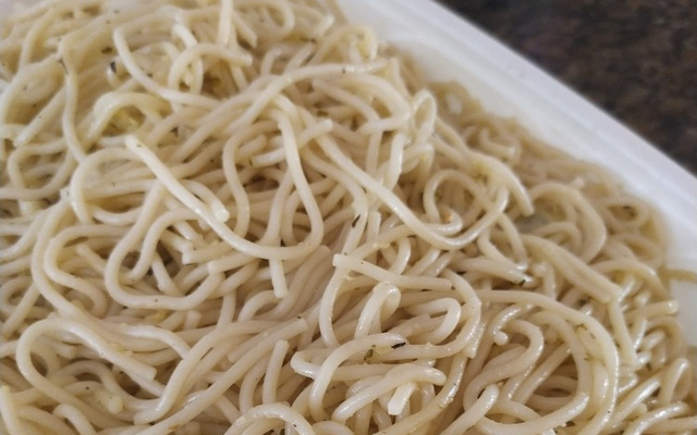 Macarrão ao alho e óleo prático