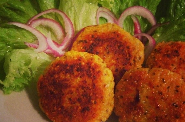 Bolinho de frango e quinoa