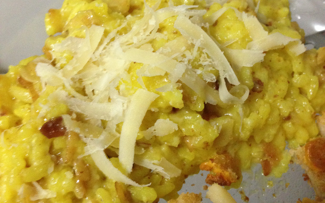 Risoto milanês com amêndoas flambadas