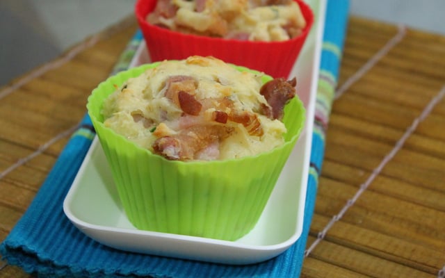 Muffin de queijo e bacon