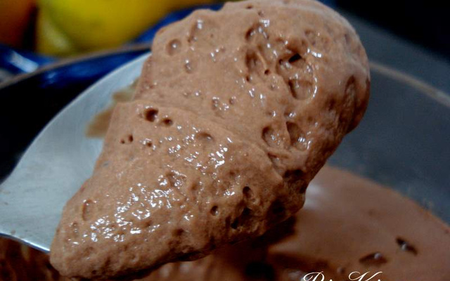 Sorvete ou creme de chocolate ao licor e nozes