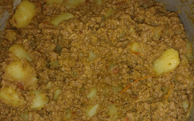Carne moída com batata rápida e saborosa