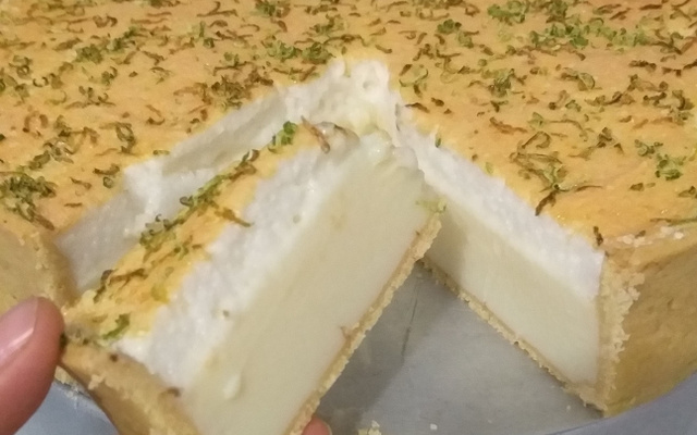 Torta de limão com queijo ralado
