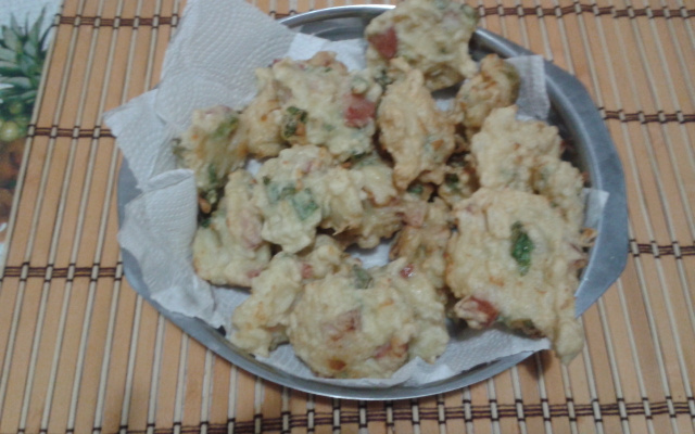 Bolinho de arroz com calabresa