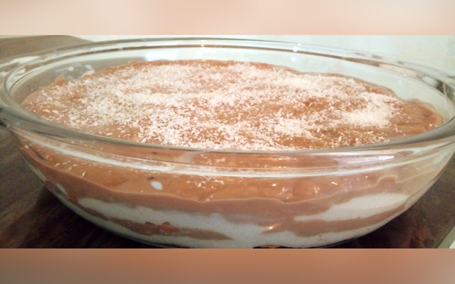 Pavê de chocolate com coco fácil