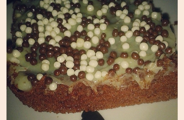 Bolo de chocolate com branquinho