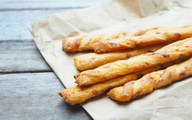 Biscoito palitinho de queijo