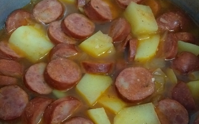 Linguiça calabresa com batata