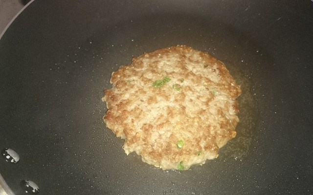 Hambúrguer rápido de carne moída e aveia