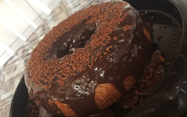 Bolo de cenoura com calda de brigadeiro
