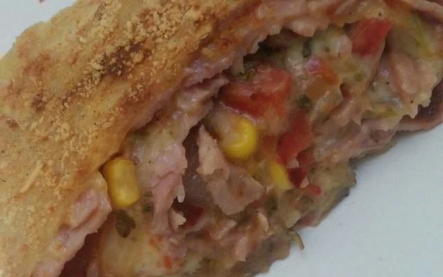 Rocambole  de massa de pastel