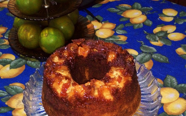 Bolo de fubá com marmelada