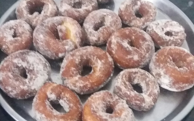 Rosquinha de leite condensado simples e fácil.