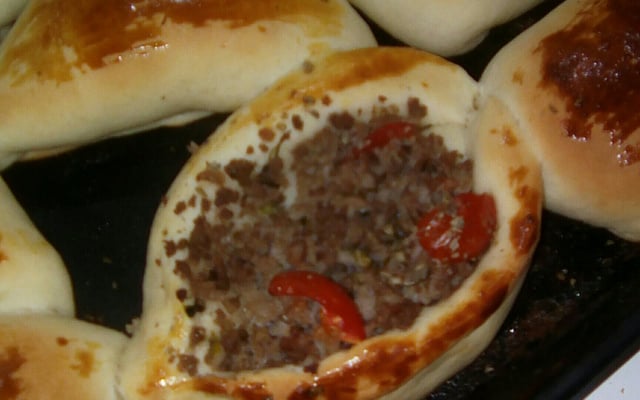 Esfiha de carne adaptada (receita turca)