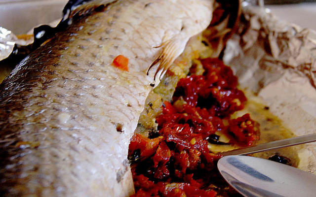 Tainha assada recheada da Shi