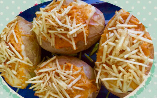 Batata assada recheada com frango