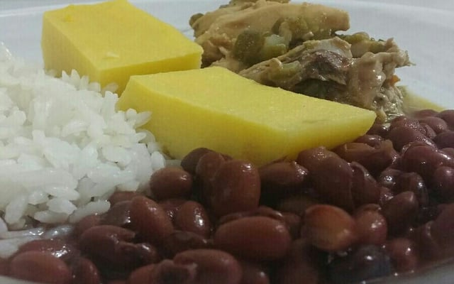 Frango com quiabo mineiro