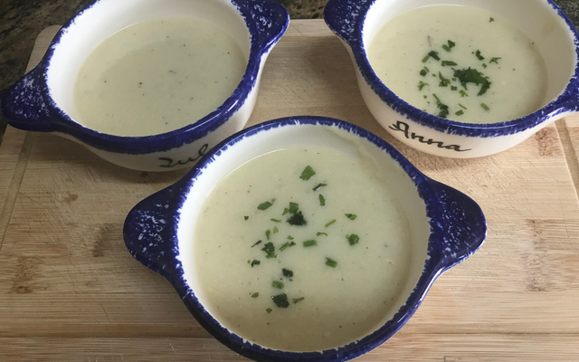 Sopa cremosa de couve-flor
