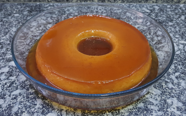 Pudim de leite com bolachas maisena