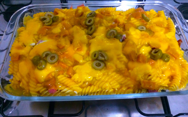 Macarrão com presunto e molho branco