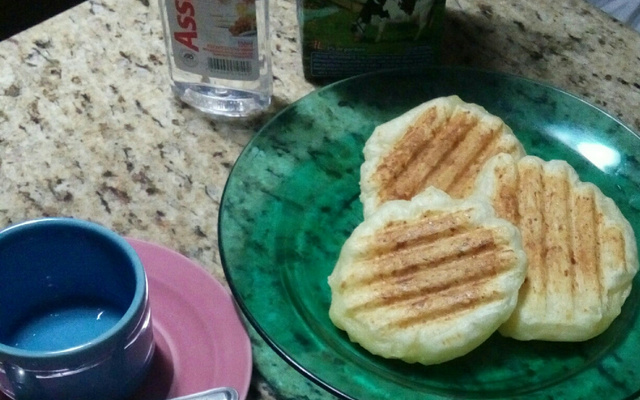 Pão de queijo de sanduicheira