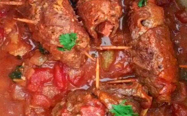 Almôndega com molho vermelho