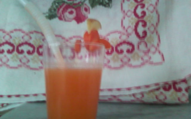 Suco de maçã com cenoura e limão