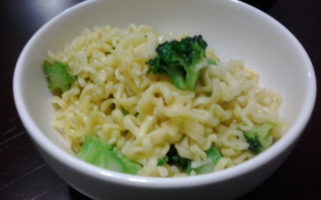 Macarrão alho e óleo com brócolis