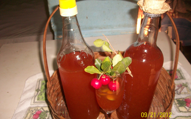 Licor de acerola delícia