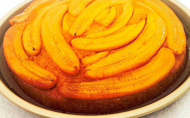 Bolo invertido de banana