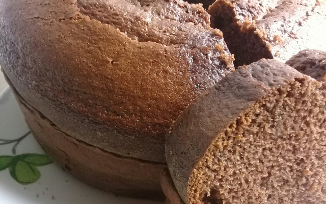 Bolo simples de chocolate