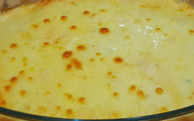 Frango empanado assado com creme de milho