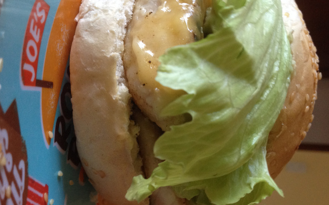 Sanduíche de tilápia fresca