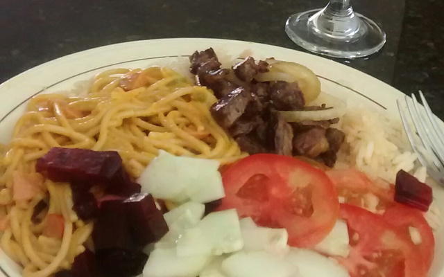 Penne ao molho de carne moída com creme de leite