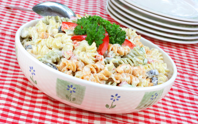 Salada de macarrão com maionese simples