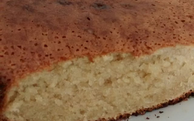 Bolo molhadinho de queijadinha (sem glúten)