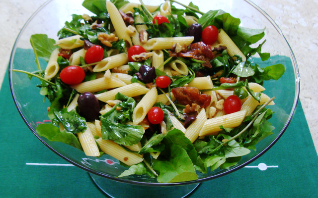 Penne com tomates secos e rúcula da Abima