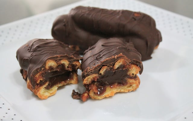 Bomba de chocolate fácil e deliciosa