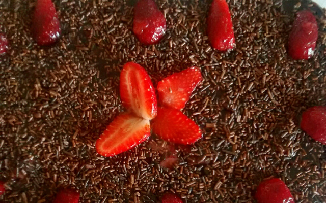 Pavê de morango com creme de chocolate
