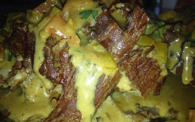 Lagarto com molho cremoso de cebola