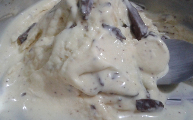 Sorvete de baunilha com chocolate