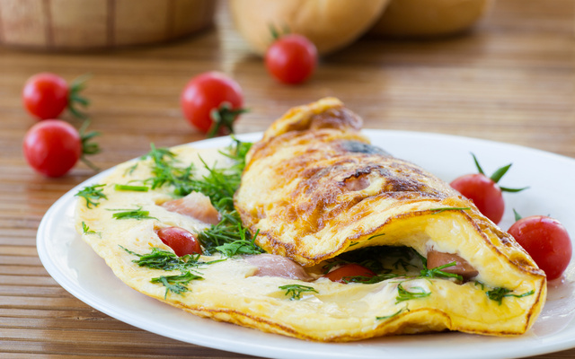 Omelete de salsicha