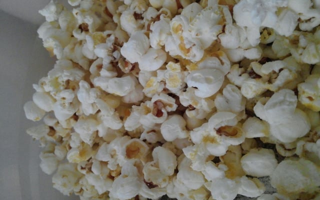 Pipoca doce no microondas